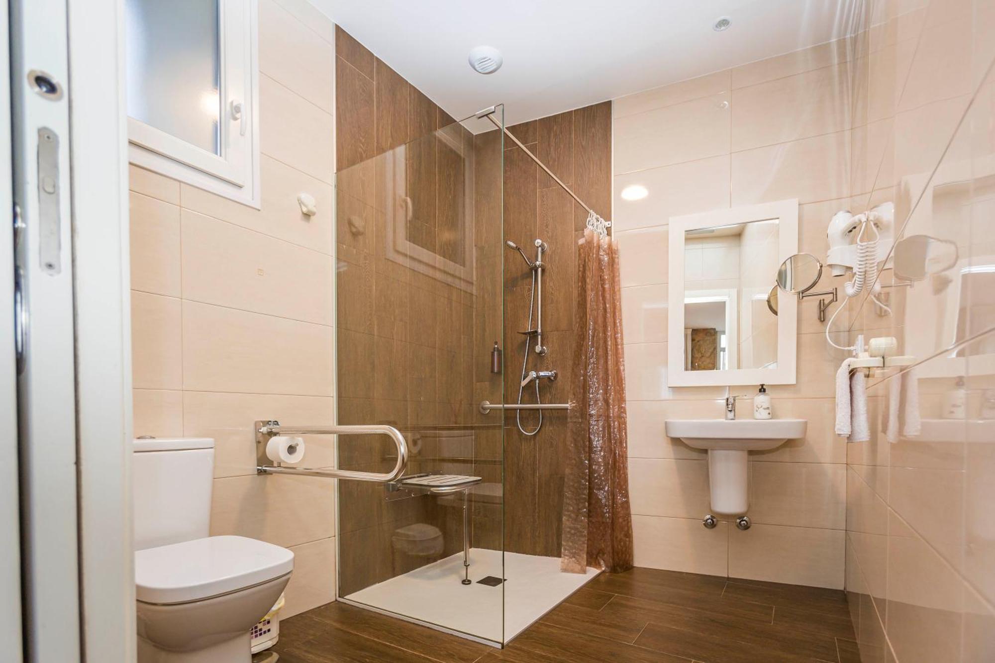 Apartamentos Curras En Тоуриньян Экстерьер фото